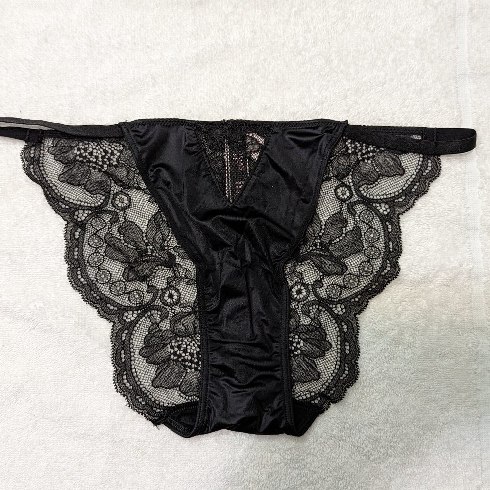 Very Sexy Lace String Cheekini Panty - Victoria's Secret - New With Tag